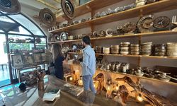ömrünü tamamlamış cevizler dekoratif ürünlere dönüşüyor