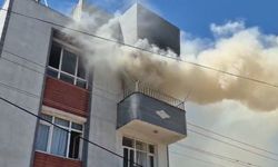 Çıkan ev yangınında 1 kişi dumandan etkilendi