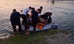 Suda  mahsur kalan 5 kişiyi itfaiye kurtardı