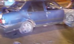 Kontrolden çıkan otomobil araçlara çarptı, 1'i ağır 3 yaralı