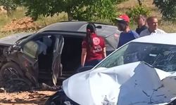 2 otomobil çarpıştı, 5 kişi yaralandı