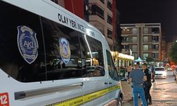 Silahlı saldırıda park halindeki araç kurşunlandı
