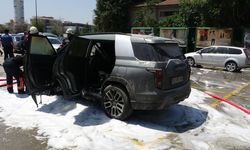 Park halindeki araç yangında kullanılmaz hale geldi