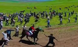 Asırlık at yarışında tepki toplayan anlar
