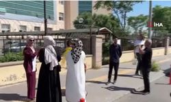 Kadının halay çekmesine erkek bağlama çalarak cevap verdi