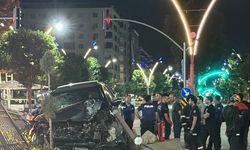 Araçlar çarpıştı, 3 kişi yaralandı