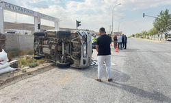 Kamyonetin devrilmesi sonucu 2 kişi yaralandı