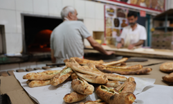 Sıcaklıkların artmasıyla, fırıncıların zorlu mesaisi başladı