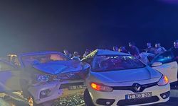 Otomobil ile pikap çarpıştı, 1’i ağır 3 yaralı