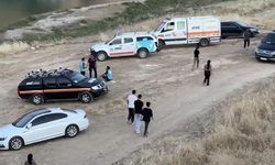 Serinlemek için Çay’a giren genç akıntıya kapıldı