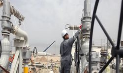 Petrol gelirleri sert düştü, Maaş ödemeleri risk altında