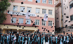 Şırnak Lisesi’nde Kep Atma Coşkusu, Geleceğe Uğurlandılar