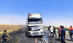 Seyir halindeki tırda çıkan yangın söndürüldü