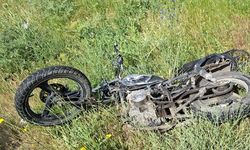 Minibüs ile motosiklet çarpıştı, 1 ölü, 1 yaralı