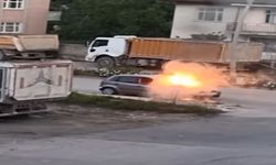Park halindeki araç alev alev yandı