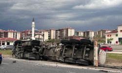 Silobas ile otomobil çarpıştı, 2 yaralı