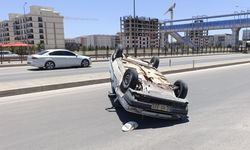 Takla atan otomobilin sürücüsü yaralandı