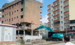 İdil'de 36 yıllık bina yıkıldı, Silopi’deki yapı hâlâ ayakta
