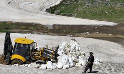 Şırnak'ta karla kaplanan yayla yolları tek tek açılıyor