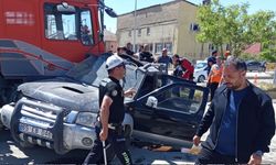 Hafif ticari araç ile vinç çarpıştı, 1 yaralı