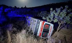 Siirt'te sağlıkçıların olduğu ambulans devrildi