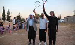 Şanlıurfa'da toprak kortta tenis keyfi