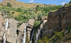 Hakkari'nin eşsiz Şelalesi büyülüyor