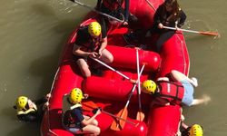 Sıcaktan bunalanlar raftingle serinliyor