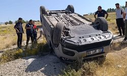 Seyir halindeki kamyonet takla attı, 4 yaralı