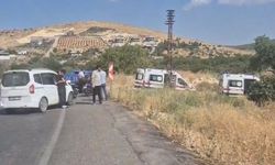 Hafif ticari araç ile otomobil çarpıştı, 3 yaralı