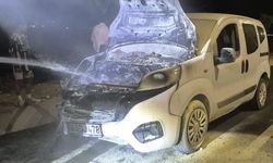 Batman'da seyir halindeki araç alev aldı