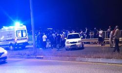 Otomobil bariyerlere çarptı 4 yaralı