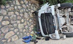 Beton mikseri devrildi, 1 ağır yaralı