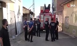 Depremde iki katlı müstakil evde kısmi göçük