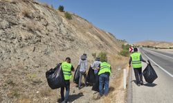 Elazığ’da 4 ton çöp toplandı
