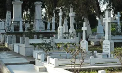 Ermeni Mezarlığına Gece Baskını Mezarlar Tahrip Edildi