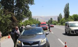 Otomobil ağaca çarptı 2 ölü, 4 ağır yaralı
