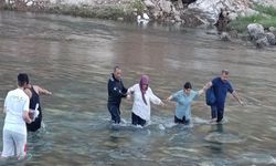 Kezer Çayı'nda mahsur kalan 8 kişi kurtarıldı