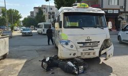 Kontrolden çıkan otomobil refüje çıktı