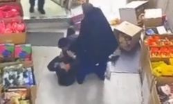 Komşu esnafın müşteri kapma kavgası kamerada