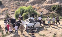 Cizre'de araç uçuruma yuvarlandı, 4 ağır yaralı