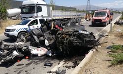 Tıra arkadan çarpan otomobil hurdaya döndü 1 yaralı