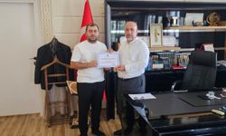 Gazeteci Cüneyt Özkaya'ya Müftülükten Teşekkür Belgesi