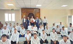 Şeyh Seyda Medresesi’nden Cizre Müftüsü Baran’a Plaket