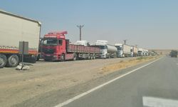 Cizre-Silopi yolunda bitmeyen çile uzun kuyruklar