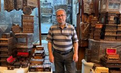 65 yıldır genç kızların çeyizlik sandıklarını yapıyor