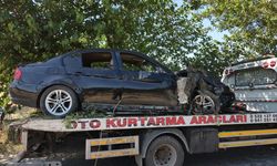 Otomobil kontrolden çıkıp ağaca çarptı, faciadan dönüldü