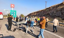 Otomobil bariyerlere çarptı: 1 ölü, 1 yaralı