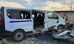 Batman Siirt yolunda iki minibüs çarpıştı: 9 yaralı