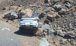 Hakkari kara yolunda kaza: 3 yaralı